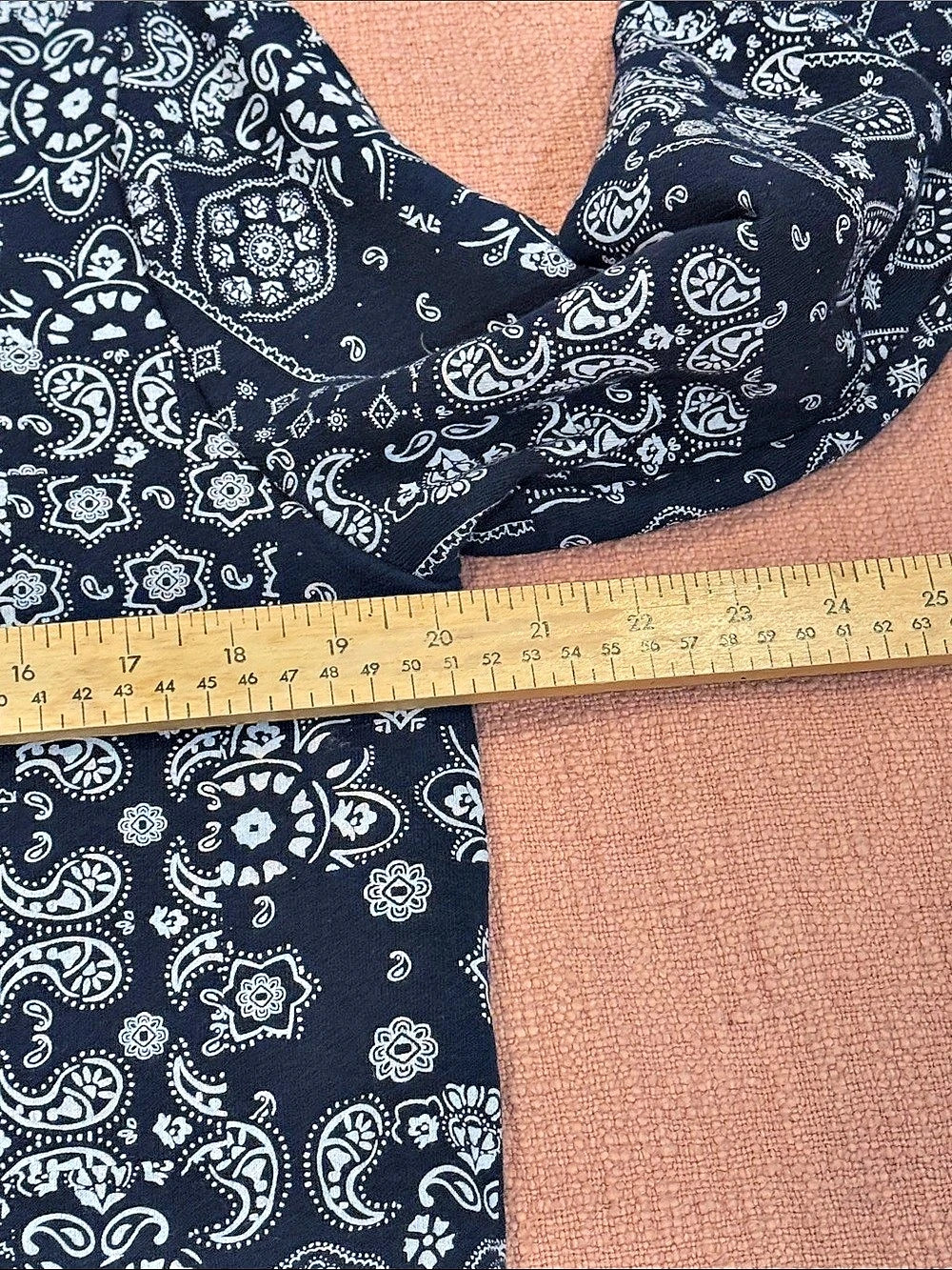 Large wm’s Paisley Print Pullover in dark navy blue & White - Picture 9 of 16